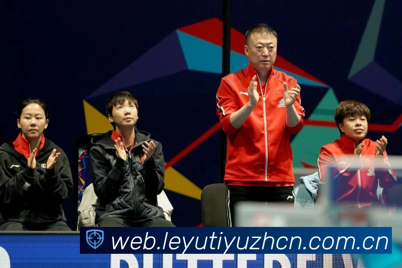 略显仓促出席发布会后两小时李金羽突遭下课铁人紧急官宣引发热议战术观察:最新赛事动态与深度分析 略显仓促出席发布会后两小时李金羽突遭下课铁人紧急官宣引发热议战术观察:最新赛事动态与深度分析